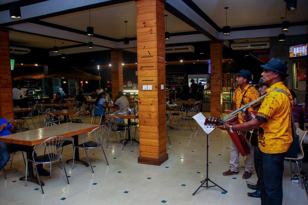 Sasha Transit Hotel Katunayaka Bagian luar foto
