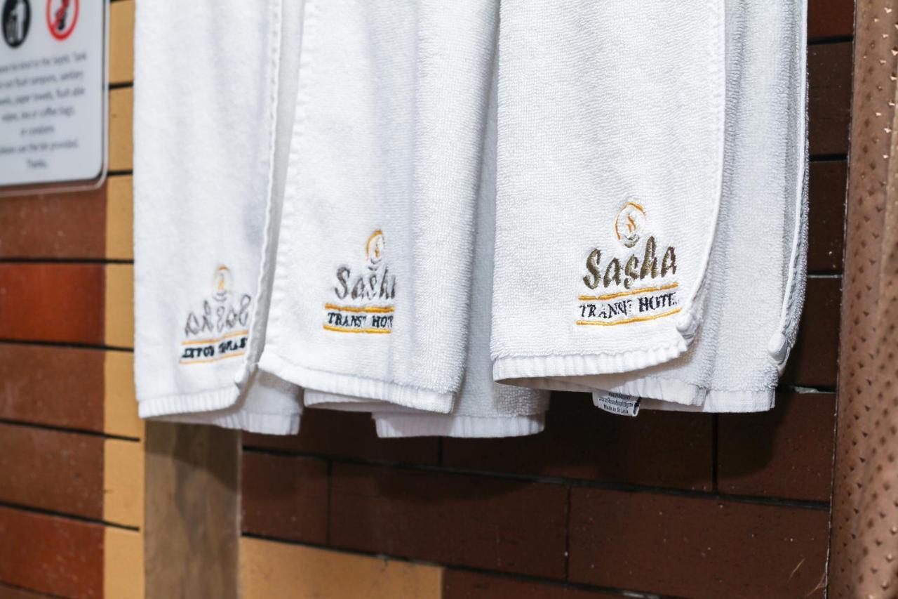 Sasha Transit Hotel Katunayaka Bagian luar foto