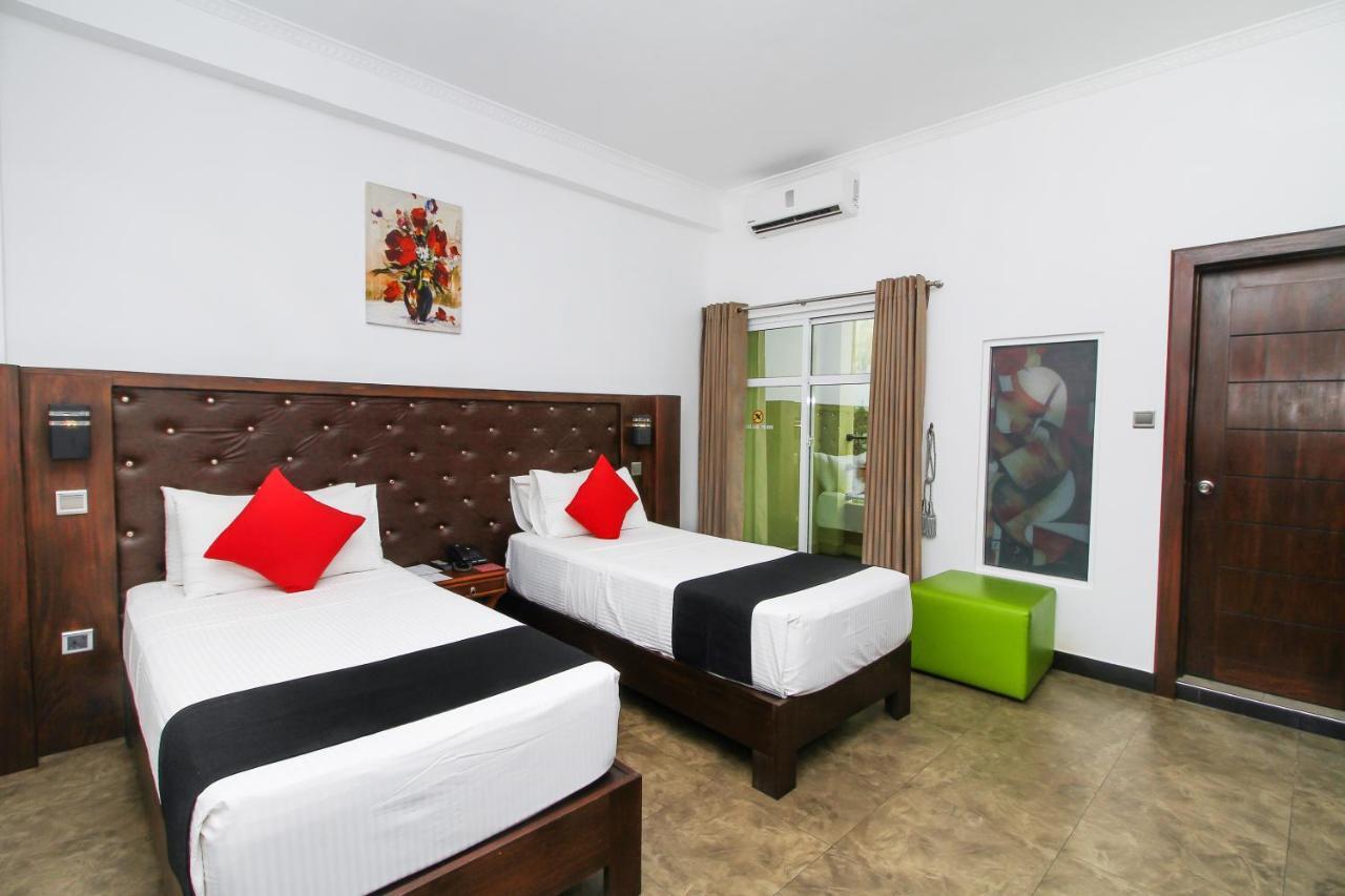 Sasha Transit Hotel Katunayaka Bagian luar foto