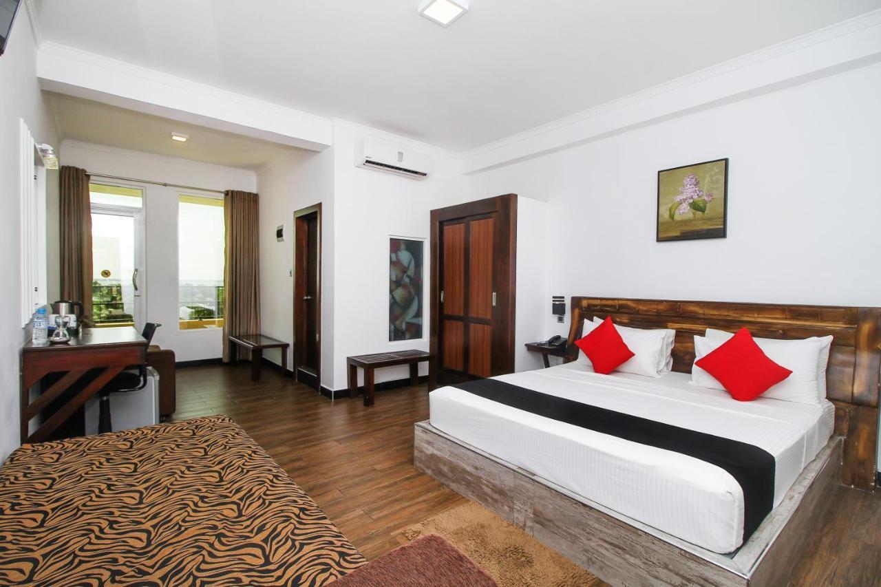 Sasha Transit Hotel Katunayaka Bagian luar foto